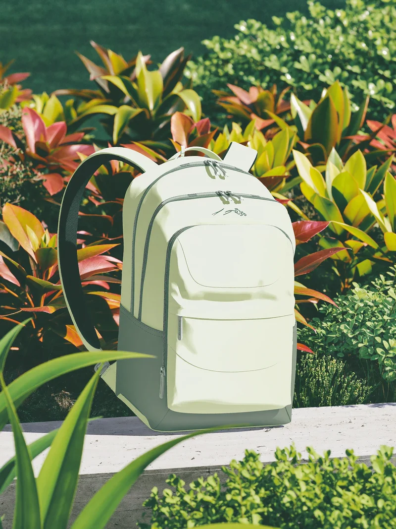Konzeptstudie eines technischen Tagesrucksacks ohne Logos